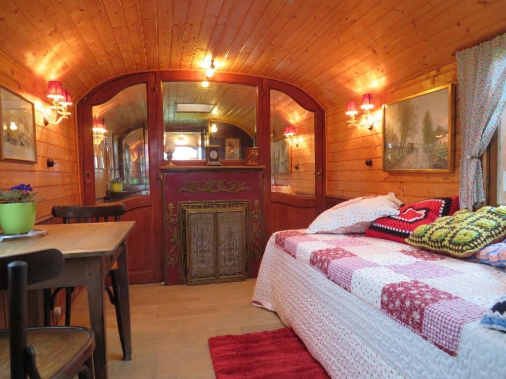 Manoir Du Bois Joly - Roulotte Art Deco Villa Margon Szoba fotó